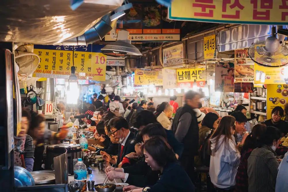 Korean Food Traditions Local Markets vs Supermarkets
